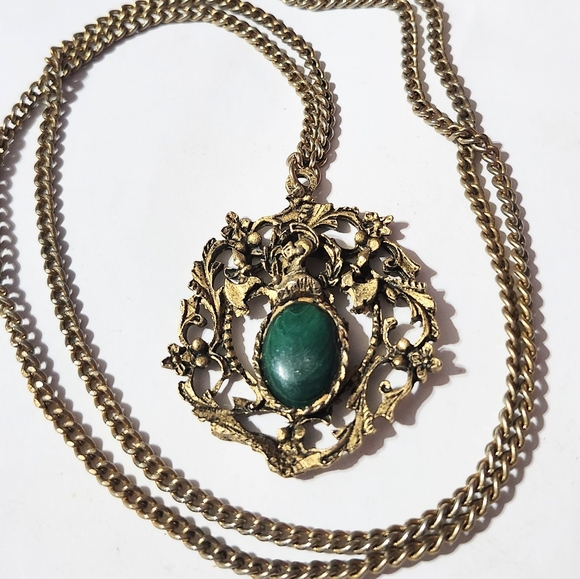 Vtg Unsigned ART Arther Pepper Knight Filigree Green Cabochon Pendant Necklace - Picture 3 of 7